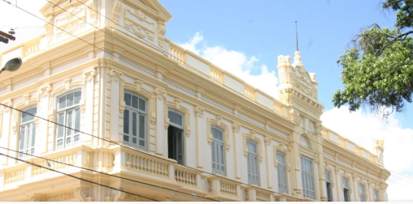 Mudança na carga horária de professores Reda gera fiscalização em Feira de Santana