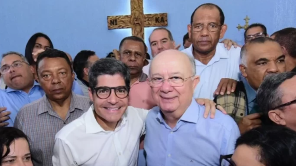 Na missa de aniversário de Zé Ronaldo, ACM Neto diz que todo líder político da Bahia quer seu apoio e ironiza PT