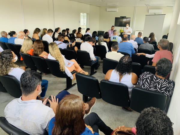 Nova Diretora do Hospital Clériston Andrade realiza primeira reunião com coordenadores da unidade