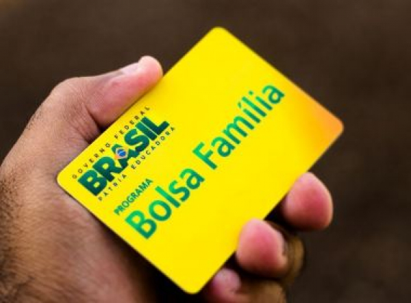 Novo Bolsa Família deve ser apresentado em setembro, diz colunista