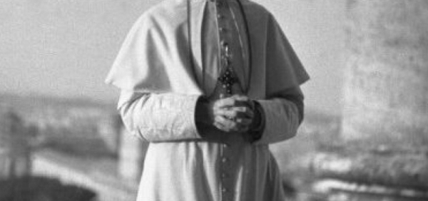 O que acontece agora? Vaticano inicia tradicional processo após morte de Papa Francisco