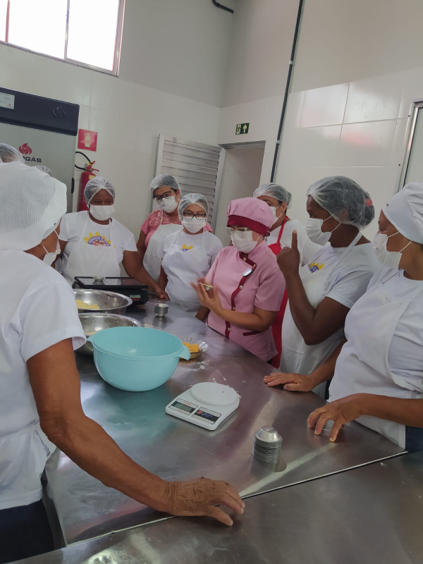 Oficina de processamento de derivados de mandioca capacita comunidade rural para diversificação produtiva