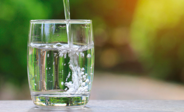 Onda de calor: saiba a importância da hidratação e alimentação em dias quentes