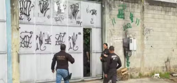 Operação resgata 22 paraguaios e fecha fábrica clandestina de cigarros no RJ