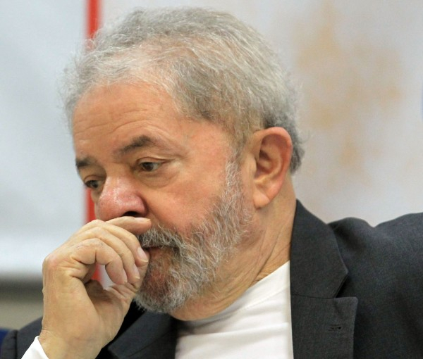 Oposição protocola pedido de impeachment de Lula na Câmara