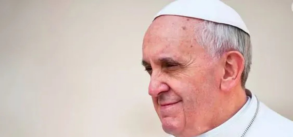Papa Francisco não aparece em procissão anual da Sexta-feira Santa em Roma