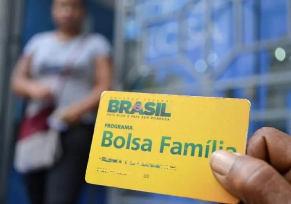 PEC da Transição: senadores sugerem que Bolsa Família fique fora do teto por dois anos