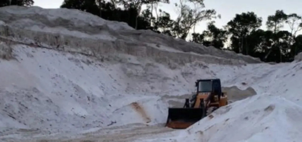 PF cumpre mandado de busca e apreensão contra dono de loja de construção em Camaçari por extração ilegal de areia