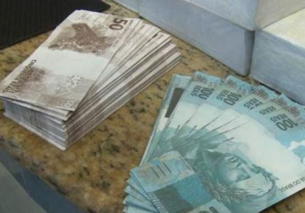 PF prende mulher com cédulas falsas em agência dos Correios
