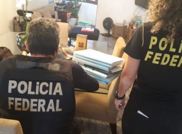 PF cumpre mandados contra advogado suspeito de não devolver documentos