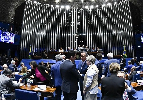 PL que obriga servidor a ressarcir o dobro de dinheiro desviado avança no Senado