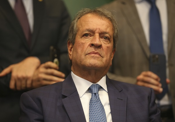 PL vai ao STF contra medida de Lula que reonera combustíveis