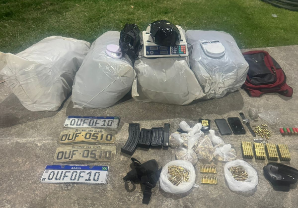 PM apreende 61 kg de maconha e mais de 200 munições de arma de fogo