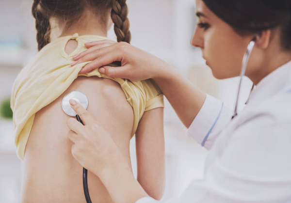 Pneumonia: Infectologista alerta para a importância da vacinação para evitar quadros mais graves 