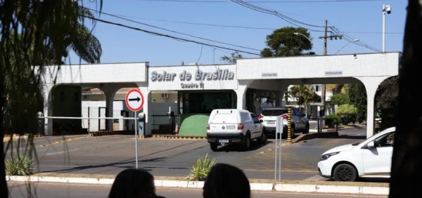 Polícia admite erros em documento de vistoria na residência de Bolsonaro