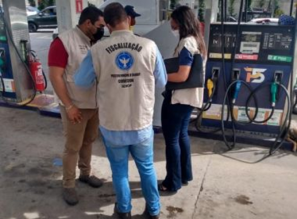 Polícia Civil fiscaliza infrações em 20 postos de gasolina na Bahia