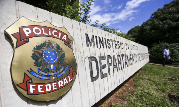 Polícia Federal faz operação contra tráfico de drogas 