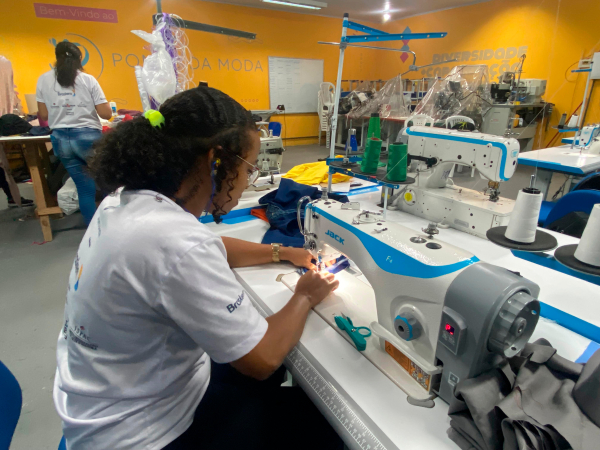 Ponto da Moda abre inscrições para curso gratuito de costura industrial