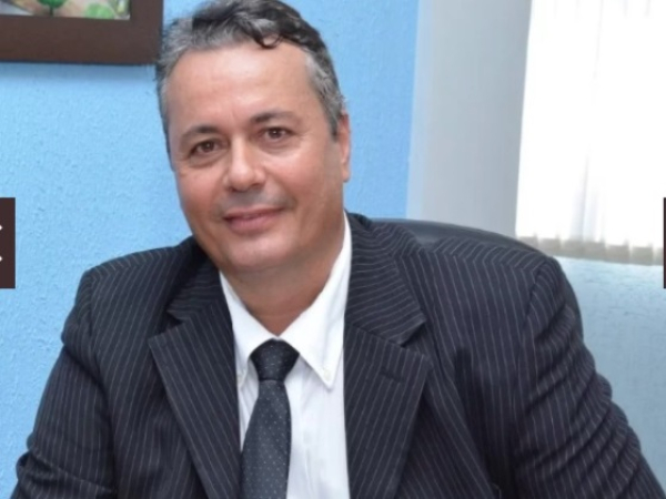 Prefeito invade casa da ex e atira mais de 15 vezes contra ela e o namorado