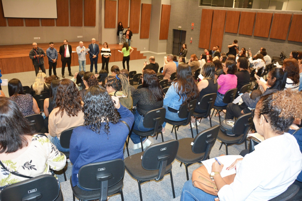 Prefeitura avança na valorização da educação com enquadramento de mais 150 professores