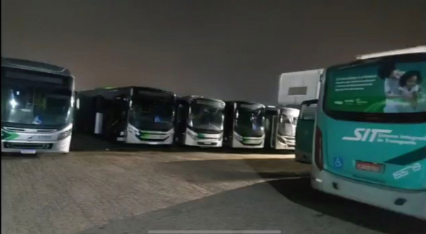 Prefeitura é surpreendida com paralisação do Sindicato dos Rodoviários na garagem da Rosa