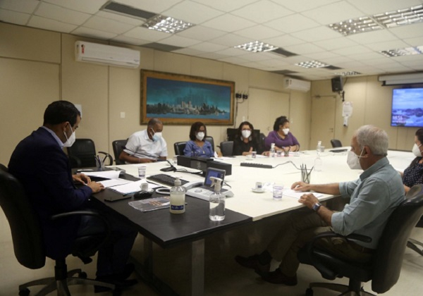 Prefeitura e APLB discutem retorno dos professores à sala de aula