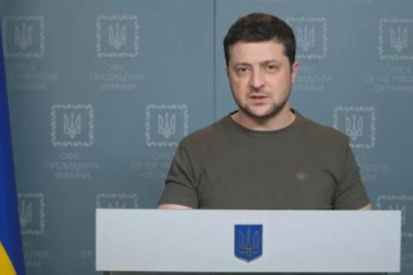 Presidente da Câmara dos EUA se reúne com Zelensky em Kiev