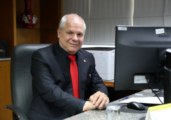 Presidente do INSS é afastado após megaperação que apura fraude de R$ 6,3 bilhões