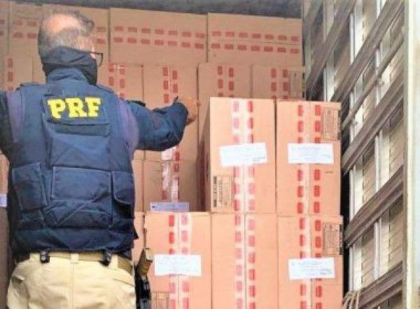PRF prende contrabandista e apreende mais de 375 mil maços de cigarros