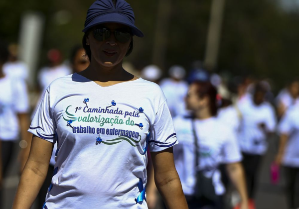 Profissionais da enfermagem fazem ato por valorização da categoria