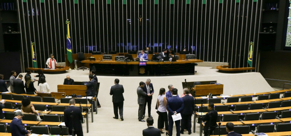 Proposta para a volta da monarquia avança no Senado