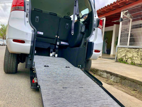Recurso para compra de veículo do Lar do Irmão Velho foi com emenda de Zé Neto e não doação da prefeitura