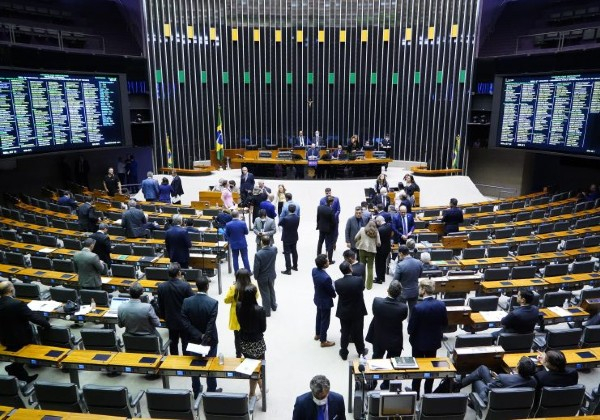 Relator cede e retira do PL das Fake News agência para fiscalizar plataformas