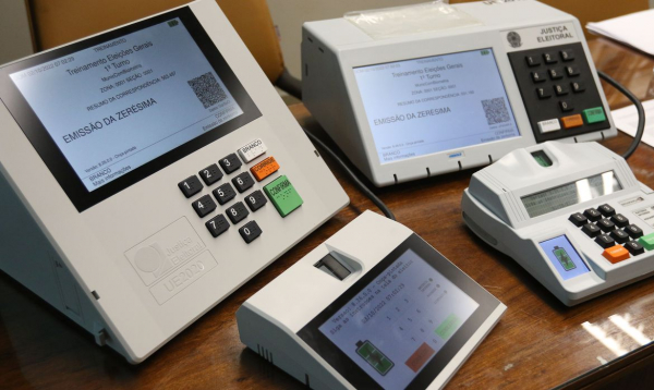 Relatório da Defesa entregue ao TSE não encontra fraudes nas urnas