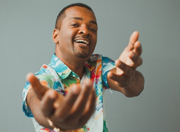 Roberto Kuelho apresenta show Levanto em Salvador e Lauro de Freitas