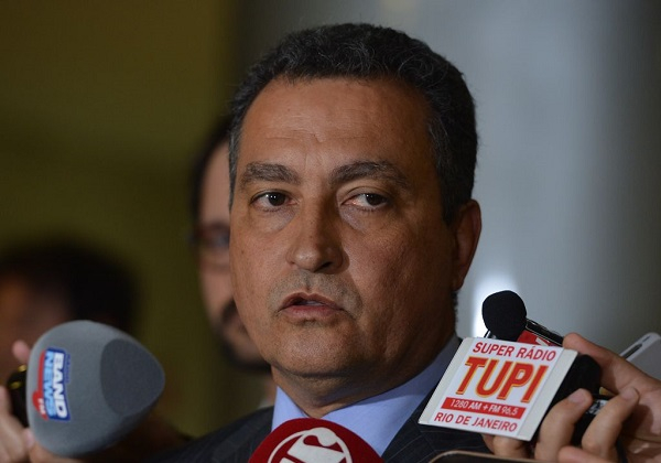 Rui chega a Salvador, mas polêmica em torno da indicação de Aline deve restringir sua agenda