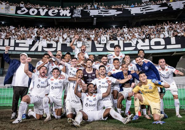 Santos bate o Coritiba e garante acesso à Série A do Brasileiro