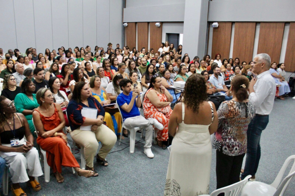 Secretaria de Educação de Feira apresenta orientações para início das aulas em reunião de gestores