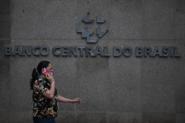 Selic deve subir e voltar ao nível de crise de Dilma nesta quarta, e próximos passos do Copom são incertos