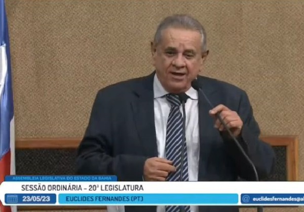 Sem perceber microfone ligado, deputado reclama de distribuição de cargos para seu grupo