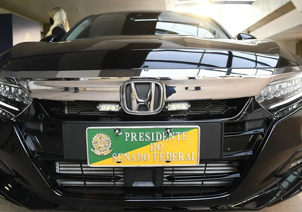 Senado estima gastar R$ 17,6 milhões com aluguel de carros para senadores