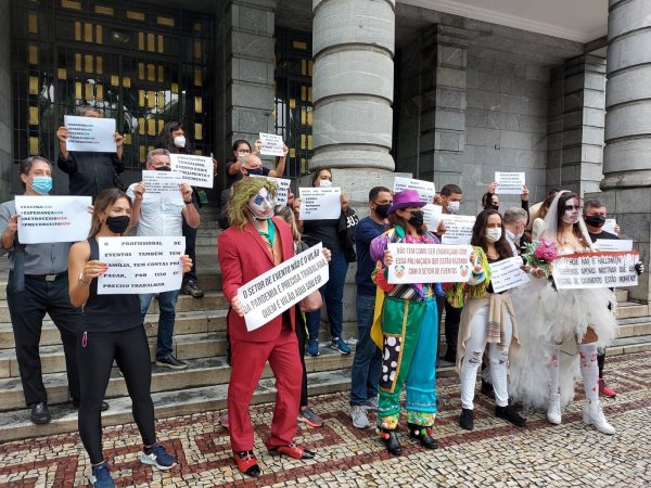 Setor de eventos protesta contra exigência de teste de covid-19 em BH