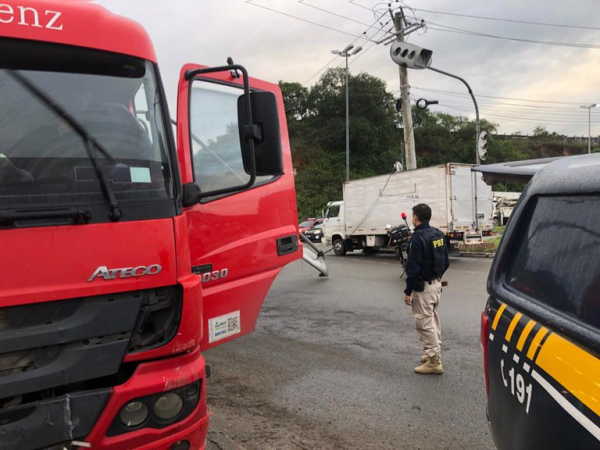 Sindicombustíveis Bahia parabeniza a PRF pelo trabalho ágil durante assalto de um caminhão-tanque