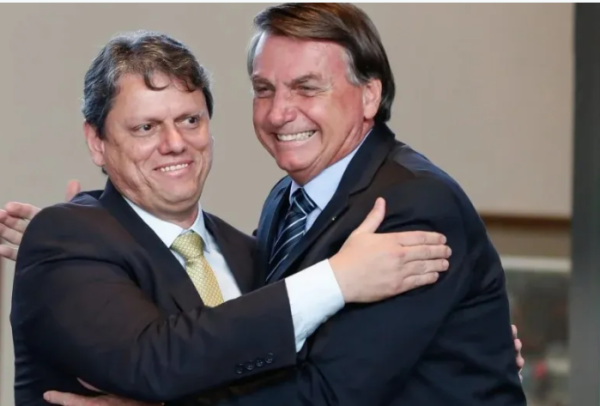 Tarcísio promete perdão a Bolsonaro se for presidente