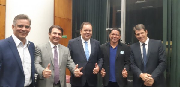 Targino Gondim esteve em Brasília em apoio à derrubada do veto presidencial às leis Aldir Blanc e Paulo Gustavo