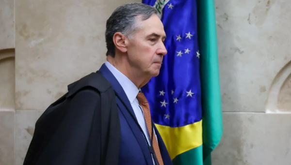 Tarifa de Trump se baseia em compreensão imprecisa dos fatos, diz Barroso