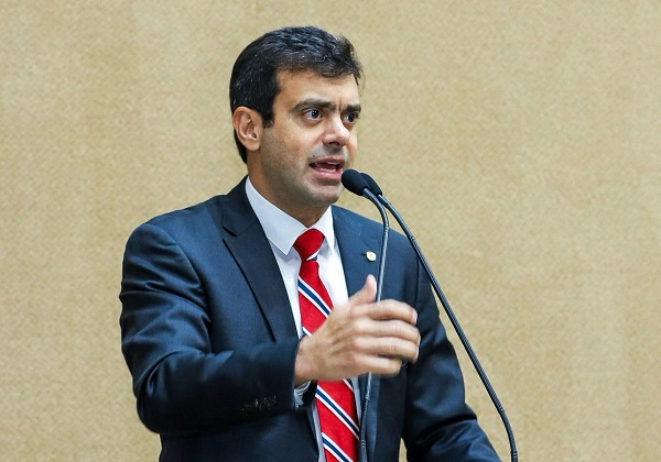 Tiago Correia questiona investimentos após empréstimos de Jerônimo