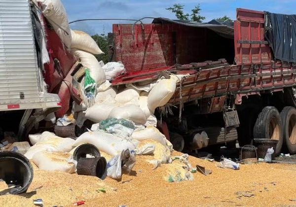 Três pessoas morrem em acidente entre caminhões no interior da Bahia
