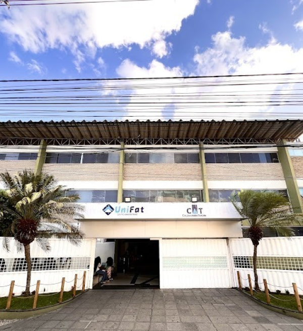 UNIFAT recebe prêmio Melhores do Ano e consolida liderança no ensino superior de Feira de Santana