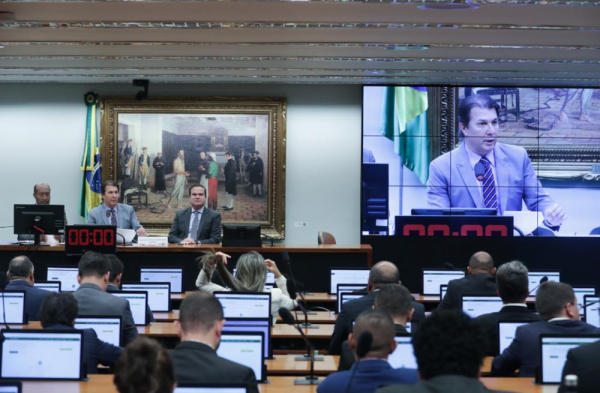 UPB comemora aprovação da admissibilidade da PEC da Redução da Alíquota na CCJ da Câmara